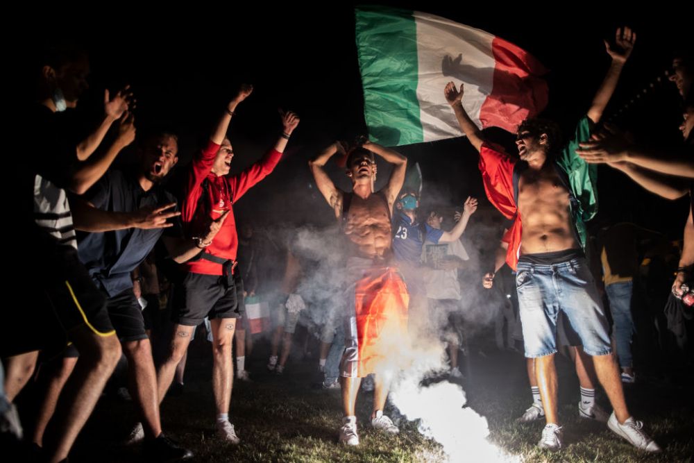 S-a zguduit piata! Imagini spectaculoase cu bucuria suporterilor italieni dupa castigarea Campionatului European_8