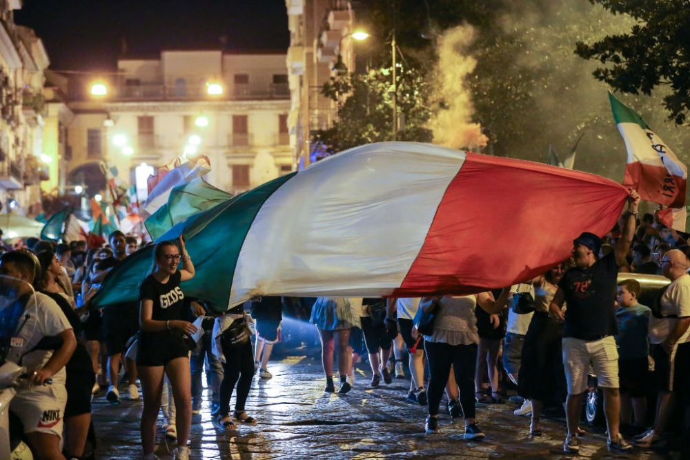 Cum au sarbatorit italienii dupa ce au castigat EURO 2020! Imagini de senzatie din vestiarul lui Mancini! Daniele de Rossi a facut show_3