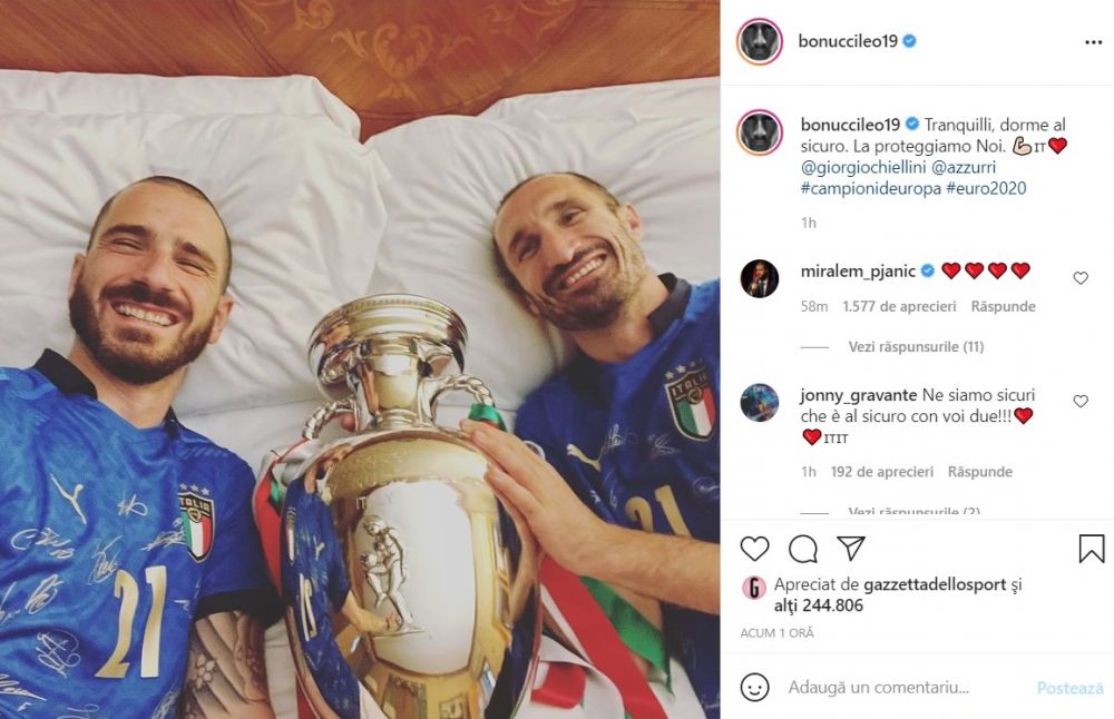 Chiellini a dormit cu trofeul Euro 2020 in pat! Bonucci a pazit si el cupa in camera lor de hotel_5