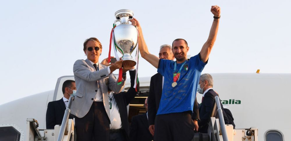 'It is at Rome!'. Trofeul EURO 2020 a ajuns in Italia: Squadra Azzurra a avut parte de o primire impresionanta VIDEO _18