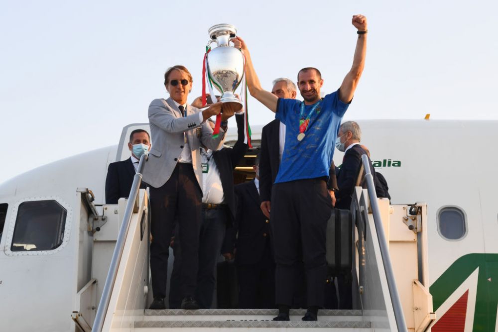 'It is at Rome!'. Trofeul EURO 2020 a ajuns in Italia: Squadra Azzurra a avut parte de o primire impresionanta VIDEO _19