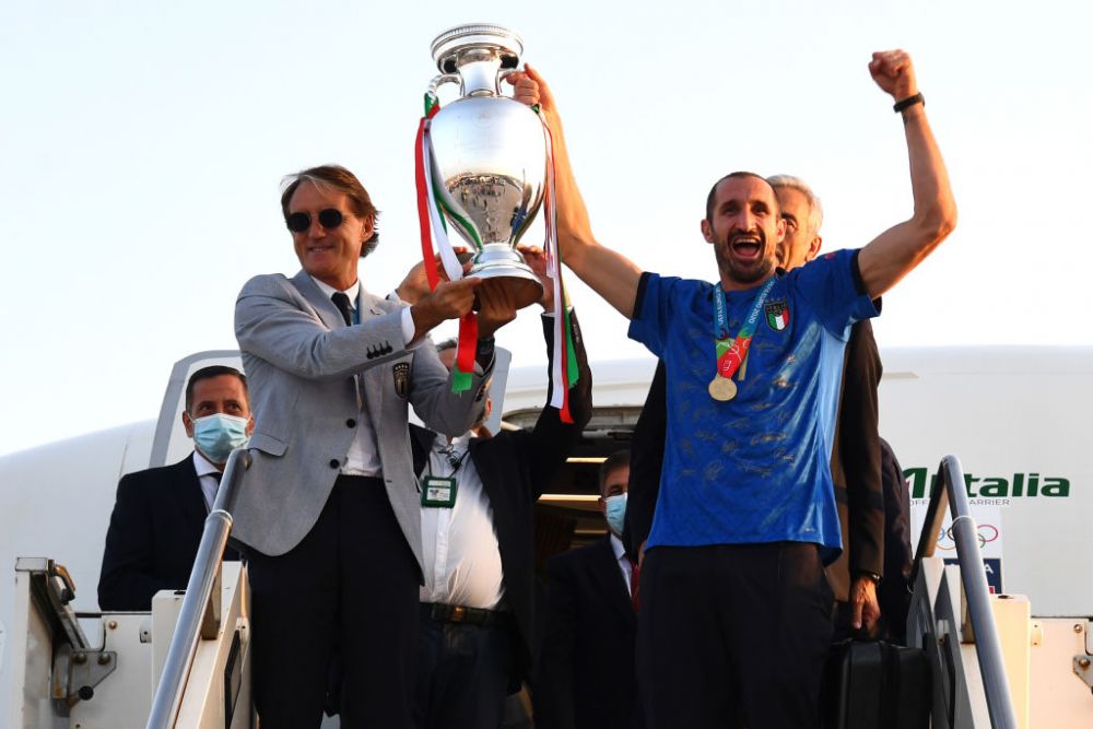 'It is at Rome!'. Trofeul EURO 2020 a ajuns in Italia: Squadra Azzurra a avut parte de o primire impresionanta VIDEO _20