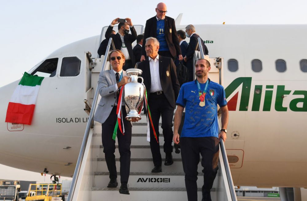 'It is at Rome!'. Trofeul EURO 2020 a ajuns in Italia: Squadra Azzurra a avut parte de o primire impresionanta VIDEO _21