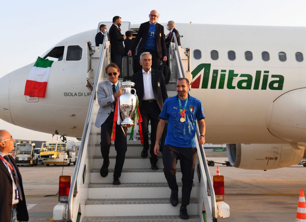 'It is at Rome!'. Trofeul EURO 2020 a ajuns in Italia: Squadra Azzurra a avut parte de o primire impresionanta VIDEO _22