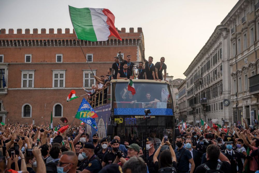 Seara magica in Italia! Imagini superbe de pe strazile din Roma de la sarbatoarea nationalei lui Mancini _3