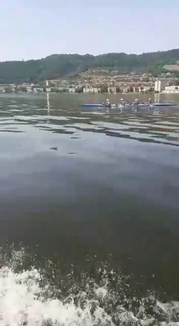 Imagini tulburatoare! Un caiac cu patru sportivi de la CS Orsova, spulberat de o barca plina cu turisti_2