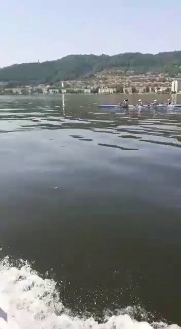 Imagini tulburatoare! Un caiac cu patru sportivi de la CS Orsova, spulberat de o barca plina cu turisti_3