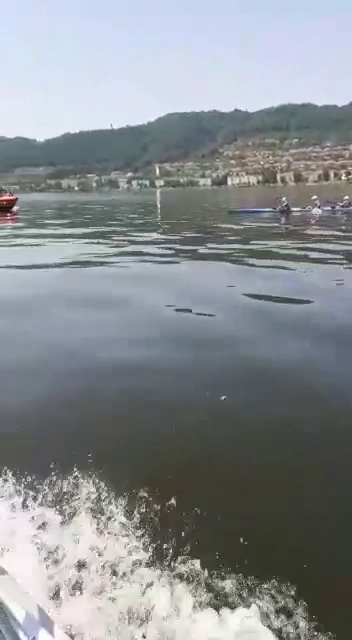 Imagini tulburatoare! Un caiac cu patru sportivi de la CS Orsova, spulberat de o barca plina cu turisti_4