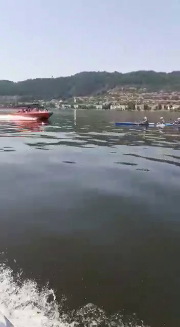 Imagini tulburatoare! Un caiac cu patru sportivi de la CS Orsova, spulberat de o barca plina cu turisti_5