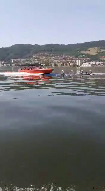 Imagini tulburatoare! Un caiac cu patru sportivi de la CS Orsova, spulberat de o barca plina cu turisti_10