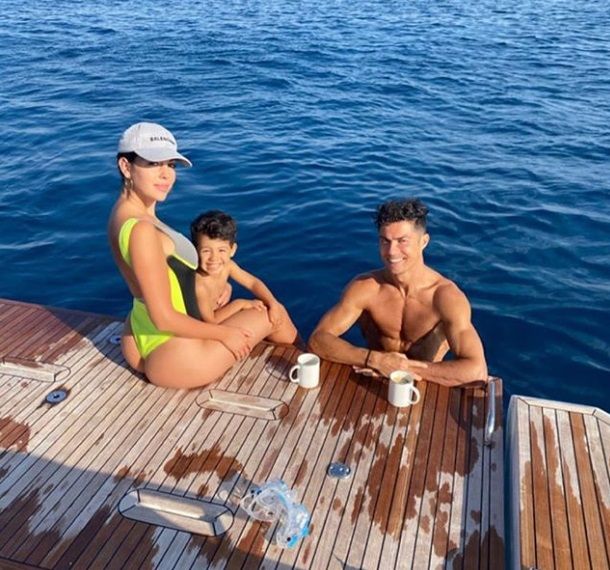 Georgina Rodriguez, noi postări din vacanță! Cum se relaxează alături de Cristiano Ronaldo: „Iubindu-te pe mare”_4