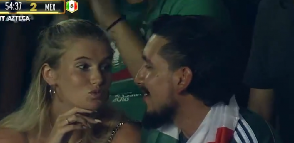 Imaginile care fac inconjurul lumii: si-a dus iubita la meci, iar reactia ei e virala! "Scuze, draga, dar a dat Mexic gol!" :))_5