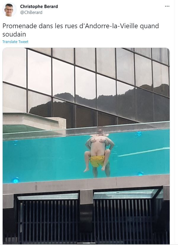 A crezut ca nu vede bine! Un jurnalist a surprins un cuplu in timp ce intretinea relatii intime intr-o piscina prin care se vedea totul! Imagini incredibile_1
