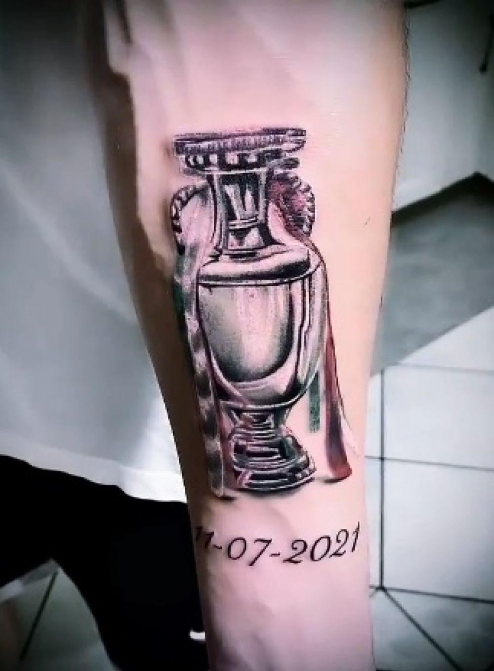 FOTO | Gianluigi Donnarumma si-a tatuat trofeul EURO 2020 de brat! Cum arata tatuajul noului portar de la PSG_2