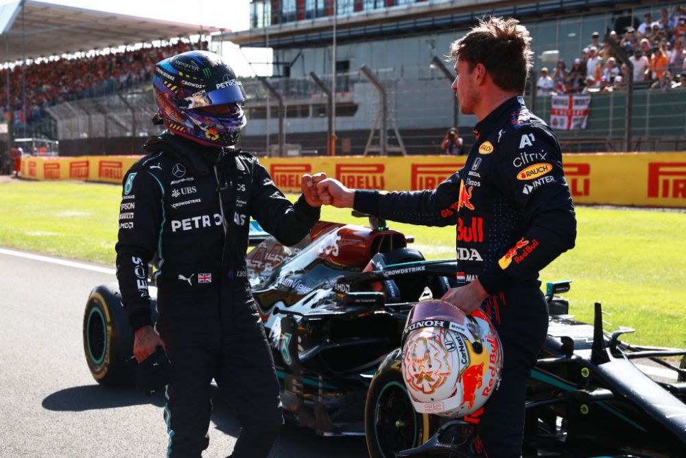 "O manevră murdară, și-a trimis rivalul la spital!" Lewis Hamilton, pus la zid după ce a triumfat la Silverstone. Cum se apără_1