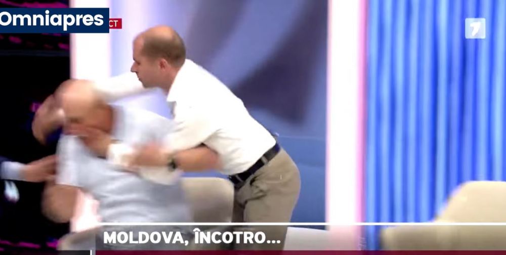 Doi politicieni s-au luat la bătaie în direct în Republica Moldova! Unul dintre ei și-a pierdut cunoștința_3