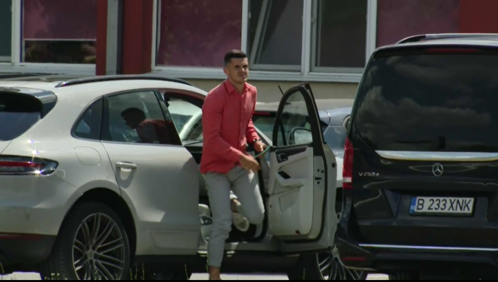 FOTO și VIDEO | Andrei Dumiter a ajuns la baza din Berceni. Fotbalistul care inițial a refuzat FCSB s-a alăturat echipei _1