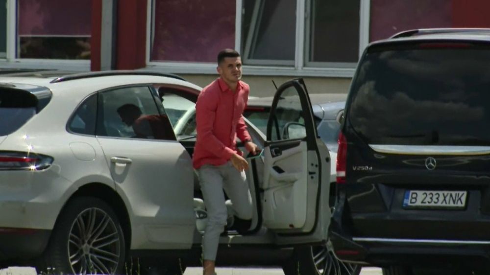 FOTO și VIDEO | Andrei Dumiter a ajuns la baza din Berceni. Fotbalistul care inițial a refuzat FCSB s-a alăturat echipei _5
