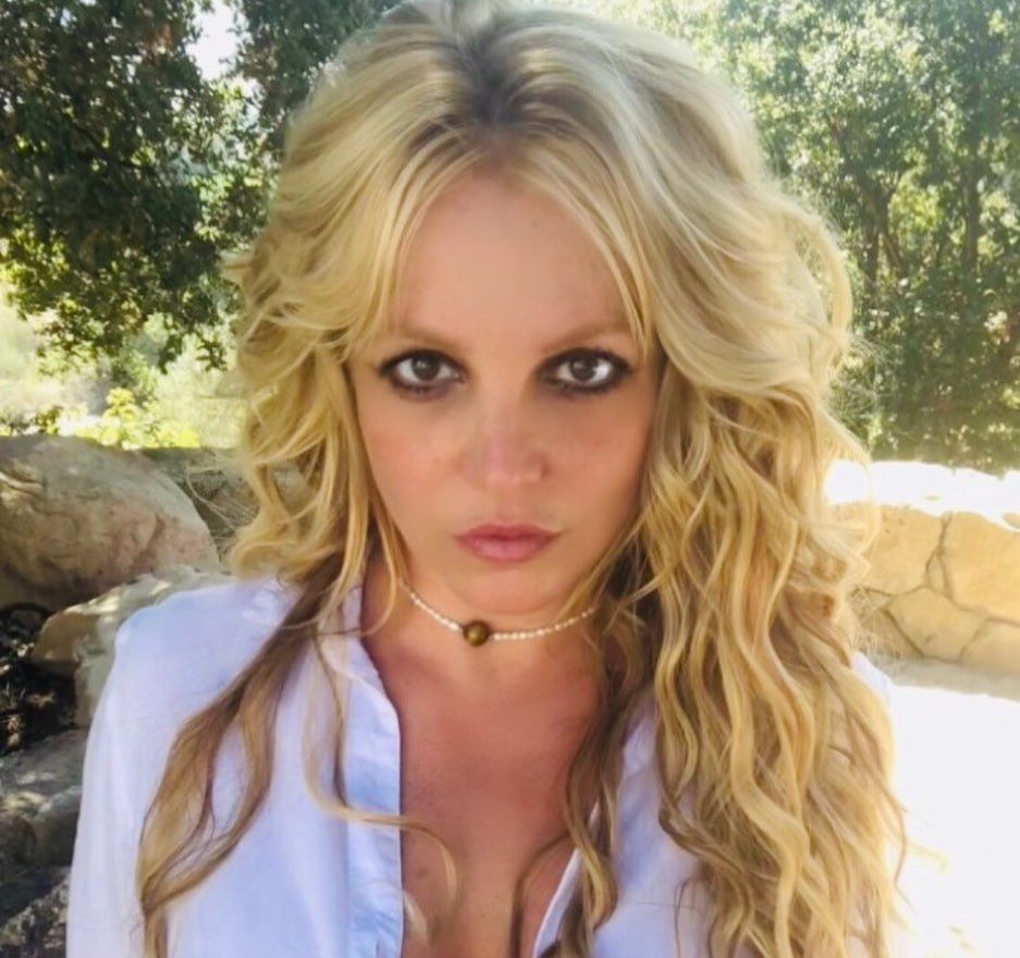 Poza cu care Britney Spears a incendiat internetul! Aflată sub tutela tatălui, cântăreața a renunțat la haine_9