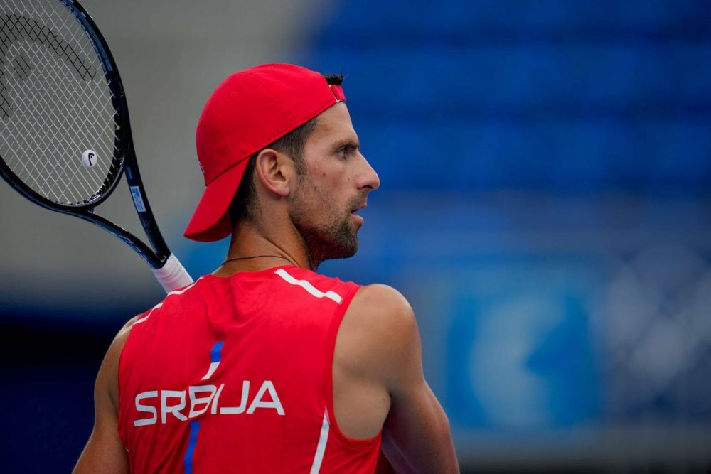 Djokovic s-ar putea reprofila! :) Și-a exersat șpagatul alături de naționala de gimnastică a Belgiei_2