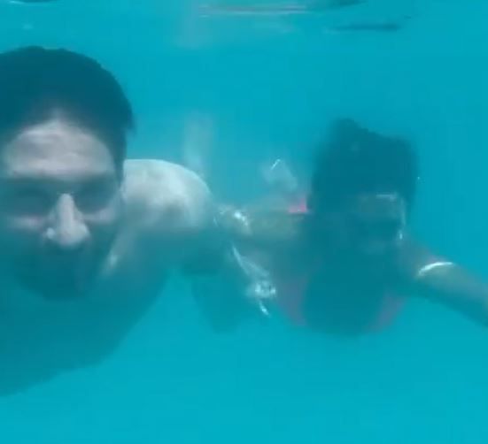 Soția lui Messi a făcut senzație la piscină! Toți s-au uitat la slipul minuscul purtat la piscină_1