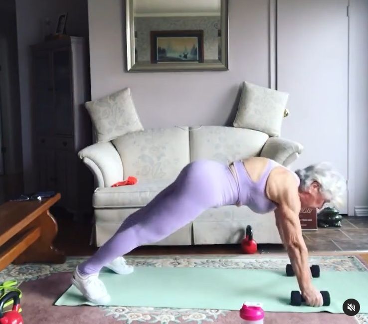 O bunicuță e influencer pe internet! E o cunoscută instructoare de fitness, la aproape 75 de ani_3
