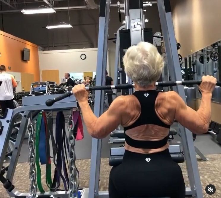 O bunicuță e influencer pe internet! E o cunoscută instructoare de fitness, la aproape 75 de ani_4