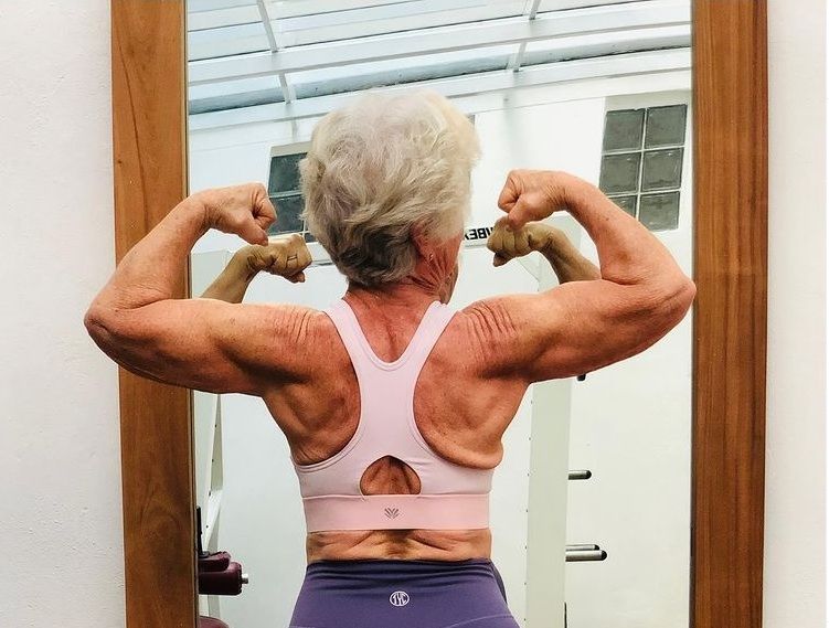 O bunicuță e influencer pe internet! E o cunoscută instructoare de fitness, la aproape 75 de ani_5