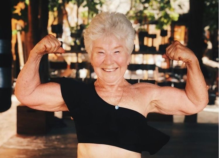 O bunicuță e influencer pe internet! E o cunoscută instructoare de fitness, la aproape 75 de ani_8
