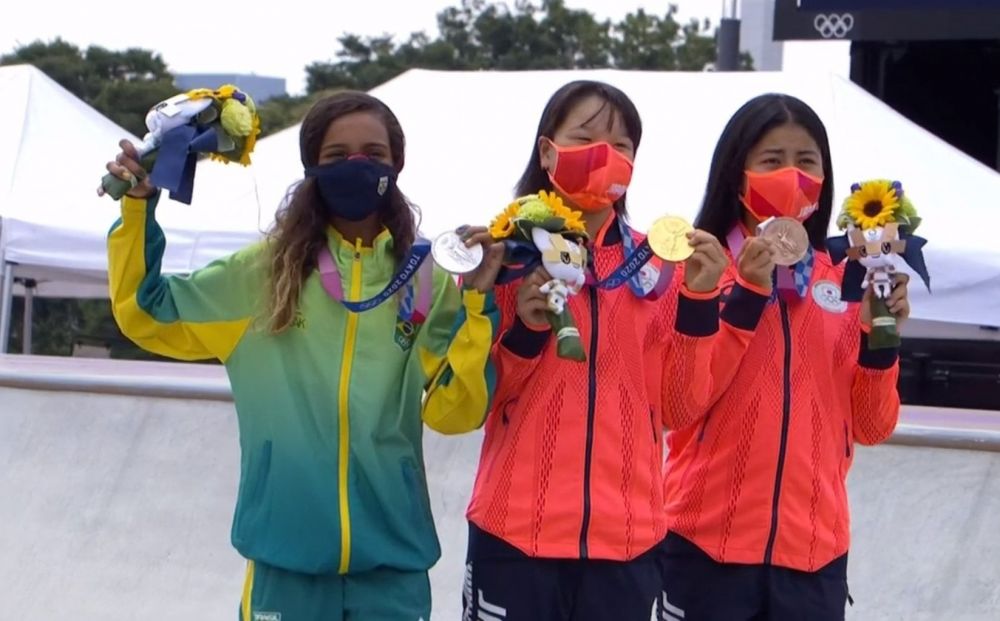 O japoneză de 13 ani a câștigat aurul olimpic! Locul doi are aceeași vârstă, iar medaliata cu bronz a împlinit 16 ani_2