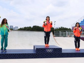 
	O japoneză de 13 ani a câștigat aurul olimpic! Locul doi are aceeași vârstă, iar medaliata cu bronz a împlinit 16 ani
