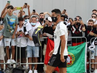 
	Cristiano Ronaldo, așteptat de suporteri la baza de pregătire a lui Juventus. Situația portughezului e încă incertă&nbsp;
