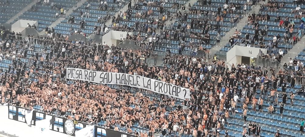 „Piesa rap sau manele la proțap? / ConȘtiința voastră e curată?” Duel în bannere între suporteri lui FCU Craiova și Dinamo_21