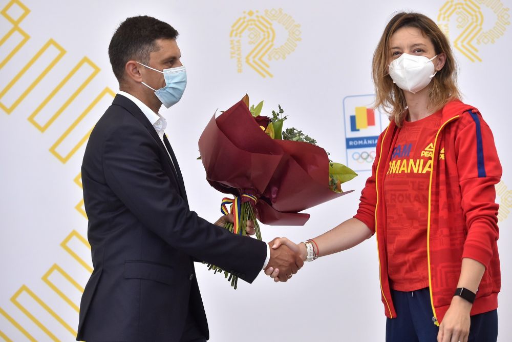Ana Maria Popescu a refuzat să dea mâna cu Novak! Ce spune premierul Cîțu de conflictul celor doi_4