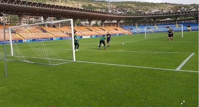 FCSB a ajuns în Armenia! Imagini de la primul antrenament al „roș-albaștrilor”, înaintea duelului cu Karagandy_3
