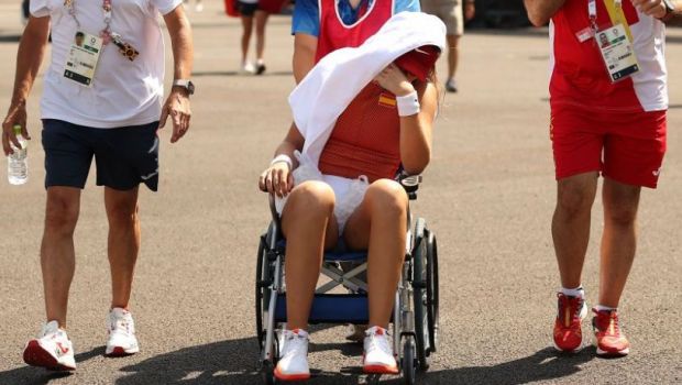 
	A părăsit Jocurile Olimpice în scaun cu rotile după ce condițiile i-au &quot;venit de hac&quot;! Prima reacție a sportivei
