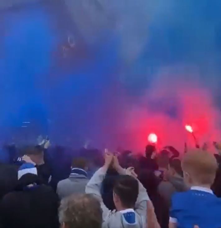 VIDEO | Suporterii lui Rangers au făcut spectacol în afara stadionului la meciul de debut în noul sezon_1