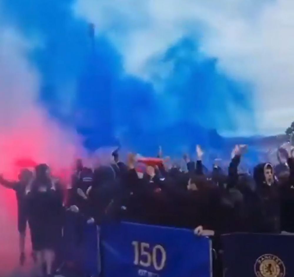 VIDEO | Suporterii lui Rangers au făcut spectacol în afara stadionului la meciul de debut în noul sezon_5