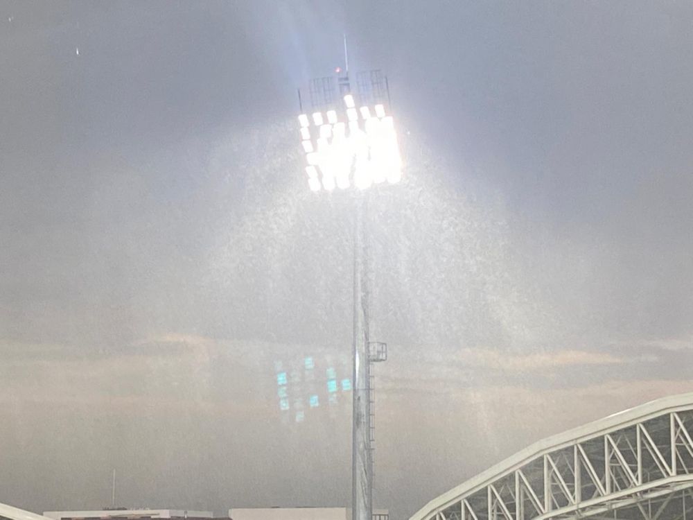 GALERIE FOTO | Furtună la Arad înaintea meciului dintre UTA și FCSB. Vântul a spart un geam la stadion_2