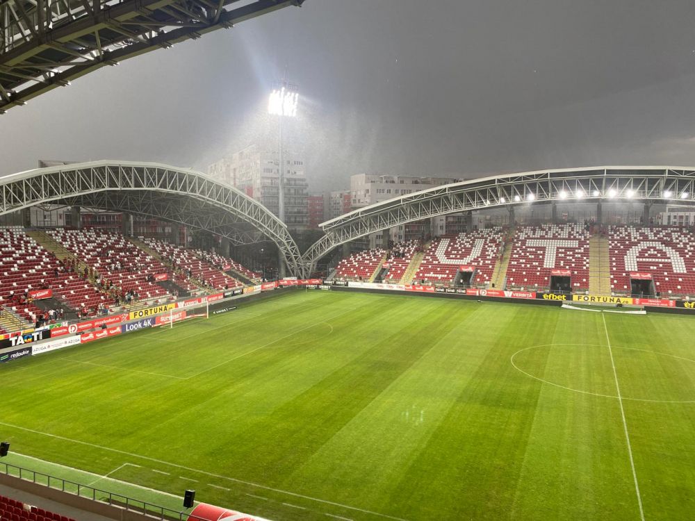 GALERIE FOTO | Furtună la Arad înaintea meciului dintre UTA și FCSB. Vântul a spart un geam la stadion_4