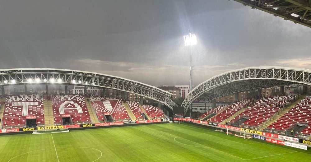 GALERIE FOTO | Furtună la Arad înaintea meciului dintre UTA și FCSB. Vântul a spart un geam la stadion_1