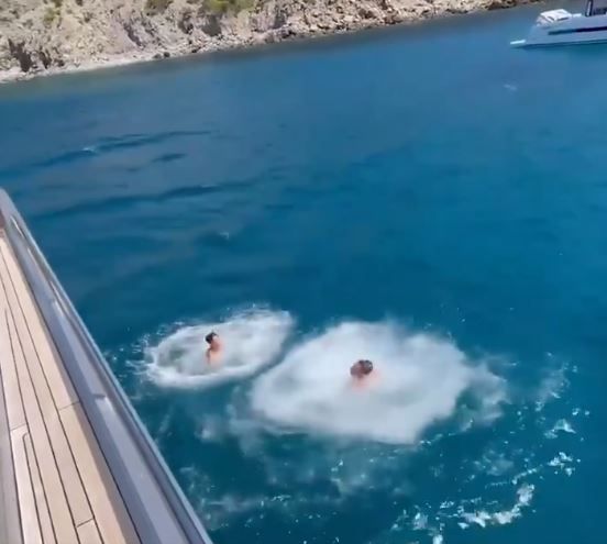 Messi face spectacol și în vacanță! A sărit în apă de la etajul unui yacht, alături de fiul său _4