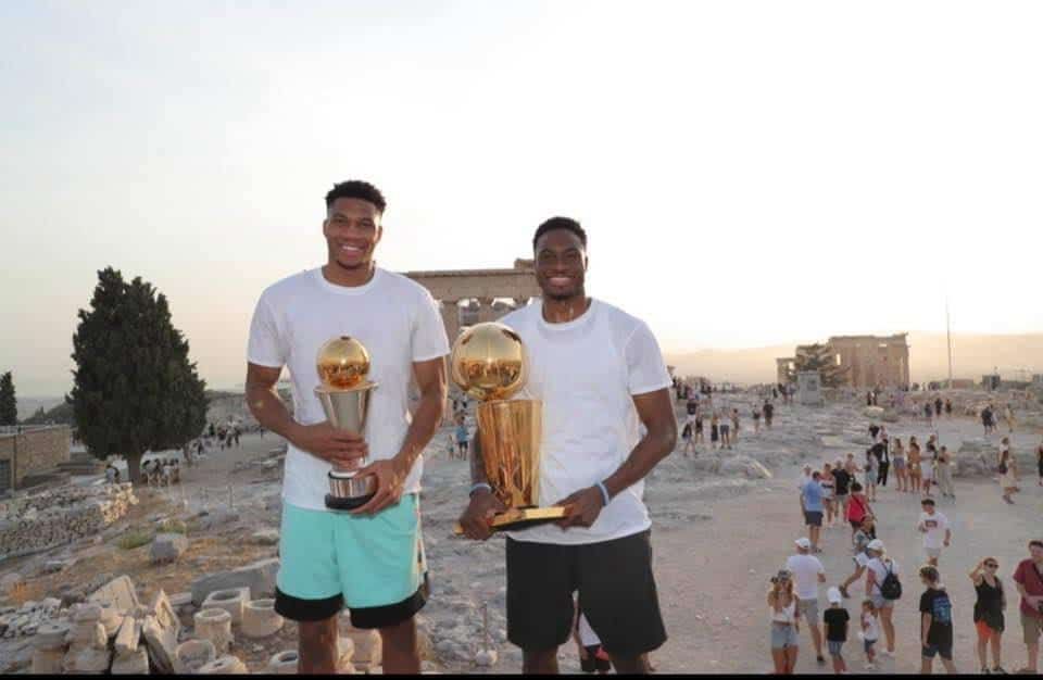 Frații Antetokounmpo au dus trofeul NBA pe Acropole! Ei s-au întors la Atena, după ce au devenit campioni cu Bucks_1