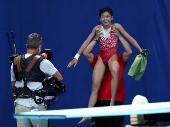 
	Perfecțiunea există la Tokyo! O chinezoiacă de 14 ani a reușit două sărituri în apă pentru care a primit nota 10 VIDEO&nbsp;
