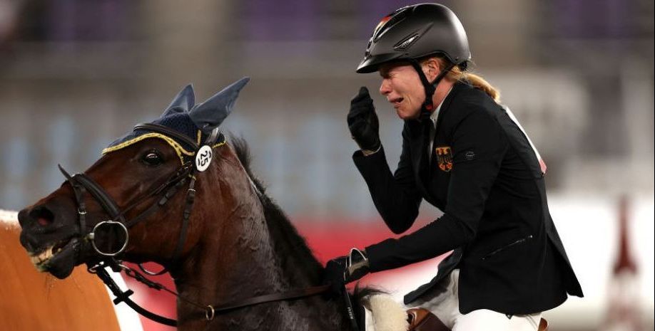 Imagini incredibile la Jocurile Olimpice! Principala favorită la aur a terminat pe ultimul loc din cauza calului! _5