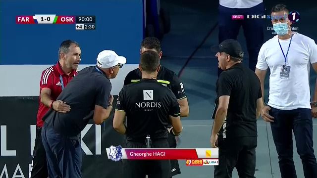 Gică Hagi îl învinge pe Leo Grozavu, după un meci în care ambii antrenori au fost eliminați!_45