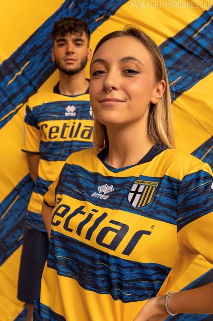Cele mai frumoase echipamente din sezonul acesta. Man și Mihailă vor purta un tricou deosebit pentru Parma_8