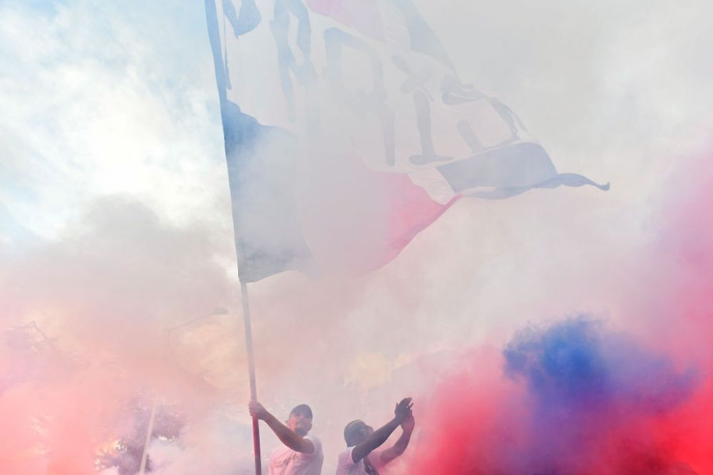 VIDEO Atmosferă incendiară la Paris! Fanii lui PSG au aprins torțe și au cântat minute în șir pentru Lionel Messi _4