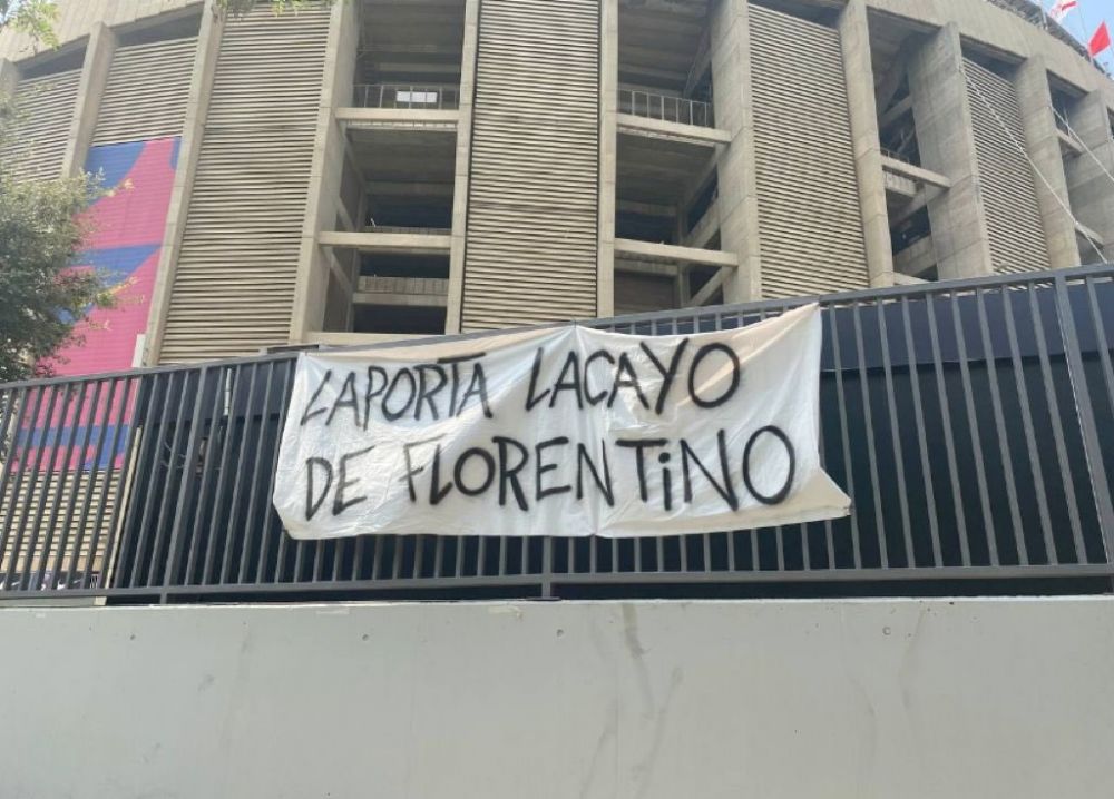 „Laporta, valetul lui Florentino!” Revoltă pe Camp Nou împotriva președintelui Barcelonei după plecarea lui Messi _2