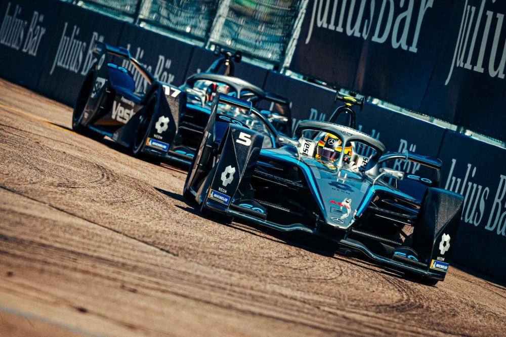 Rezerva lui Hamilton și Mercedes EQ sunt noii campioni din Formula E! Ei s-au impus în competiția auto a viitorului_2